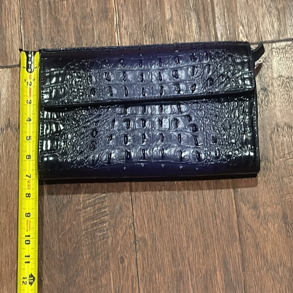 Elegant Blue Crocodile-Embossed Women's Bag Lined with Red - Picture 11 of 12